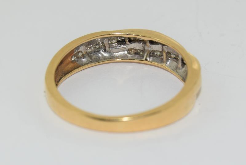 18Ct Yellow Gold Diamond 2 Tier Cross Band Ring - Image 3 of 3