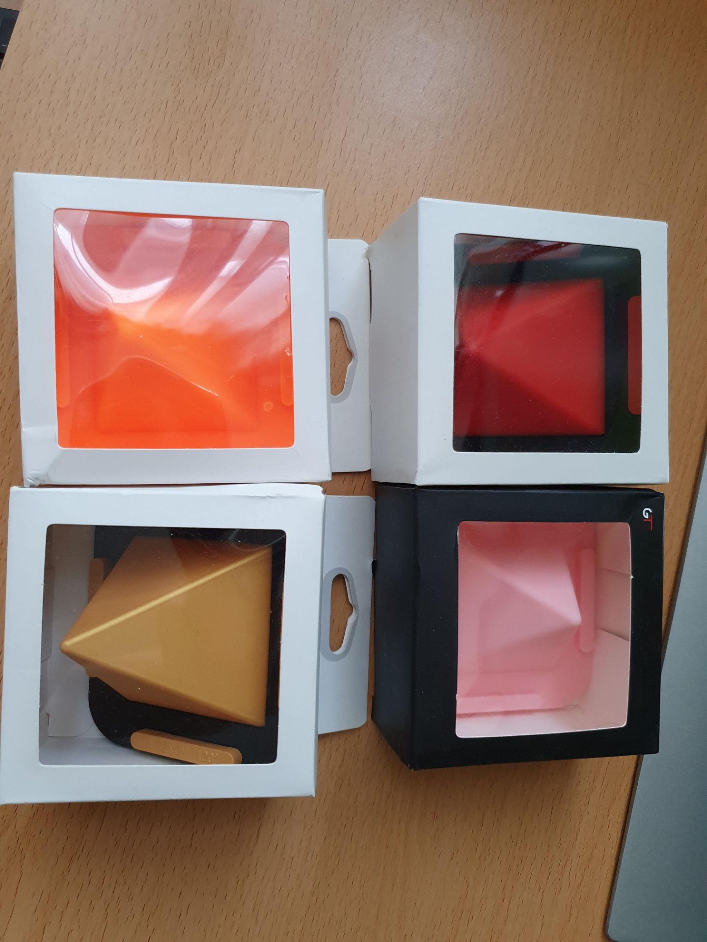 4 x pyramid phone and tablet holders rrp £40