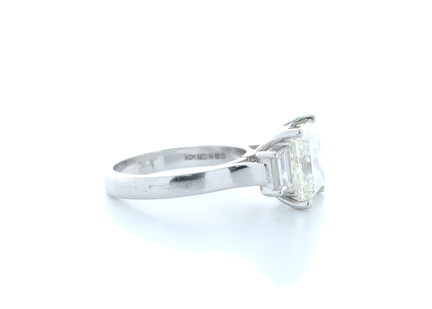 18ct White Gold Three Stone Claw Set Diamond Ring 4.65 Carats - Image 4 of 5