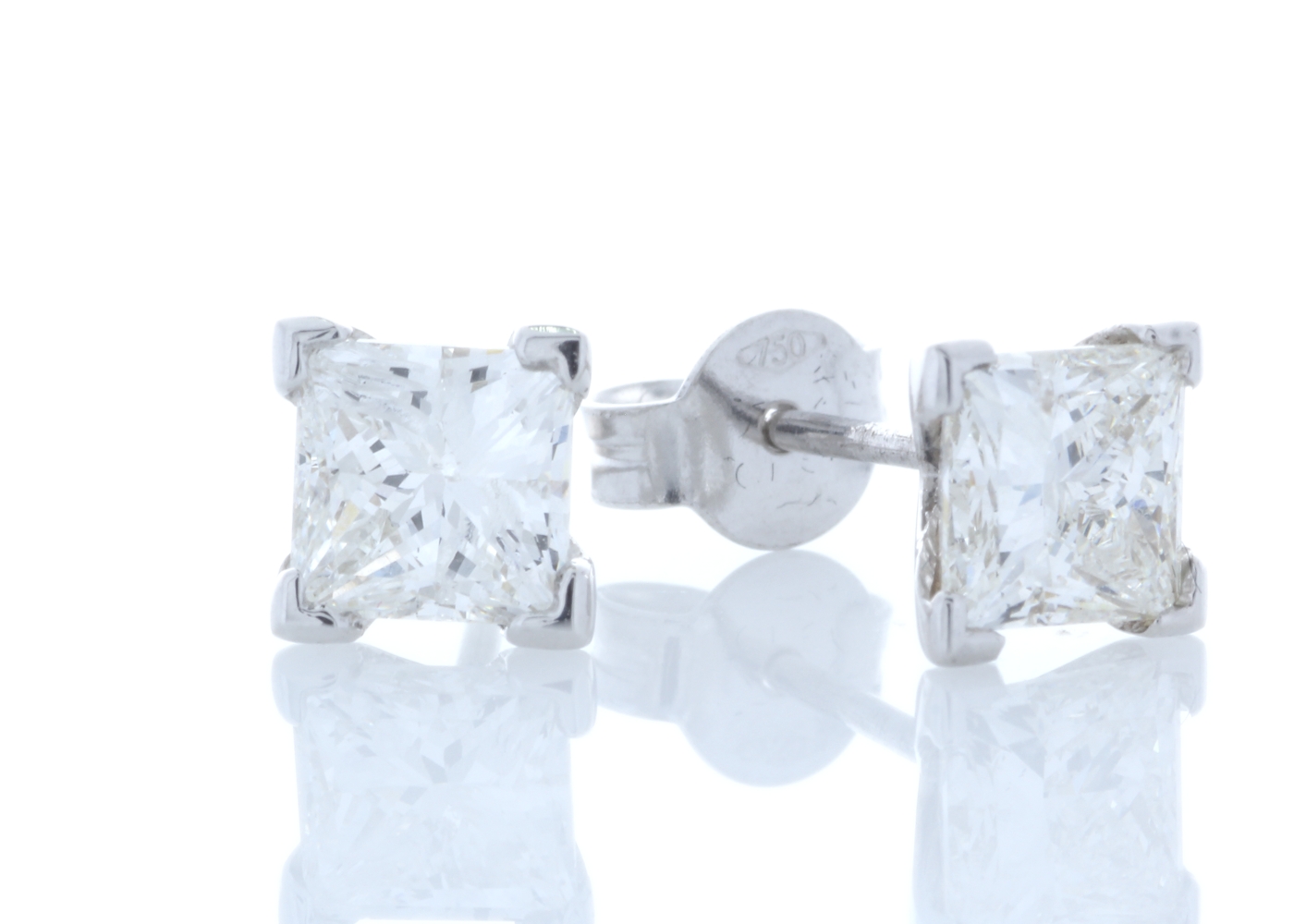 18ct White Gold Princess Cut Diamond Earrings 2.01 Carats - Image 2 of 3