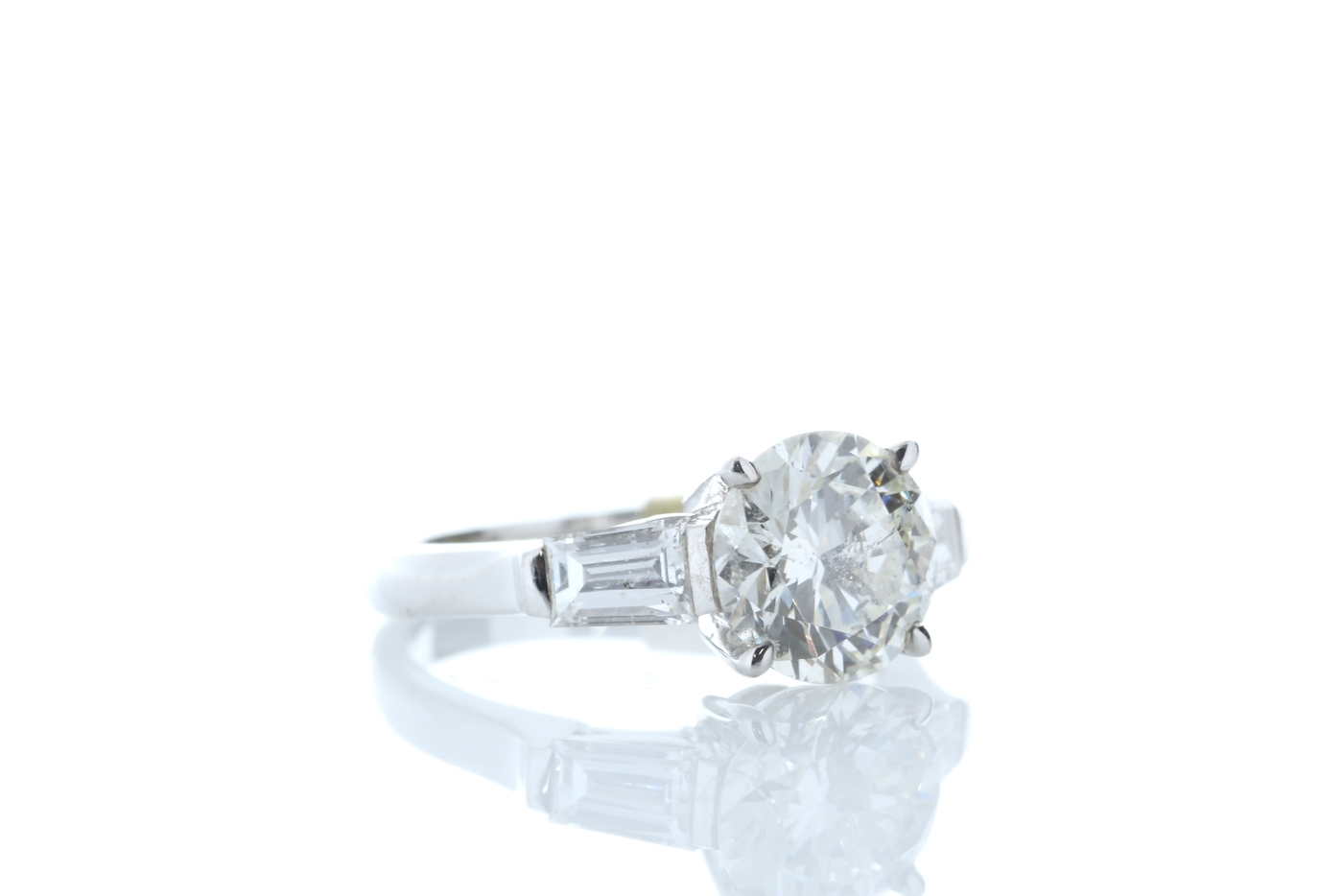 18ct White Gold Baguette Shoulders Diamond Ring 2.20 Carats - Image 4 of 5