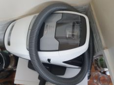 rrp£379 new miele 10661280 blizzard cx1 comfort powerline bagless vacuum cleaner