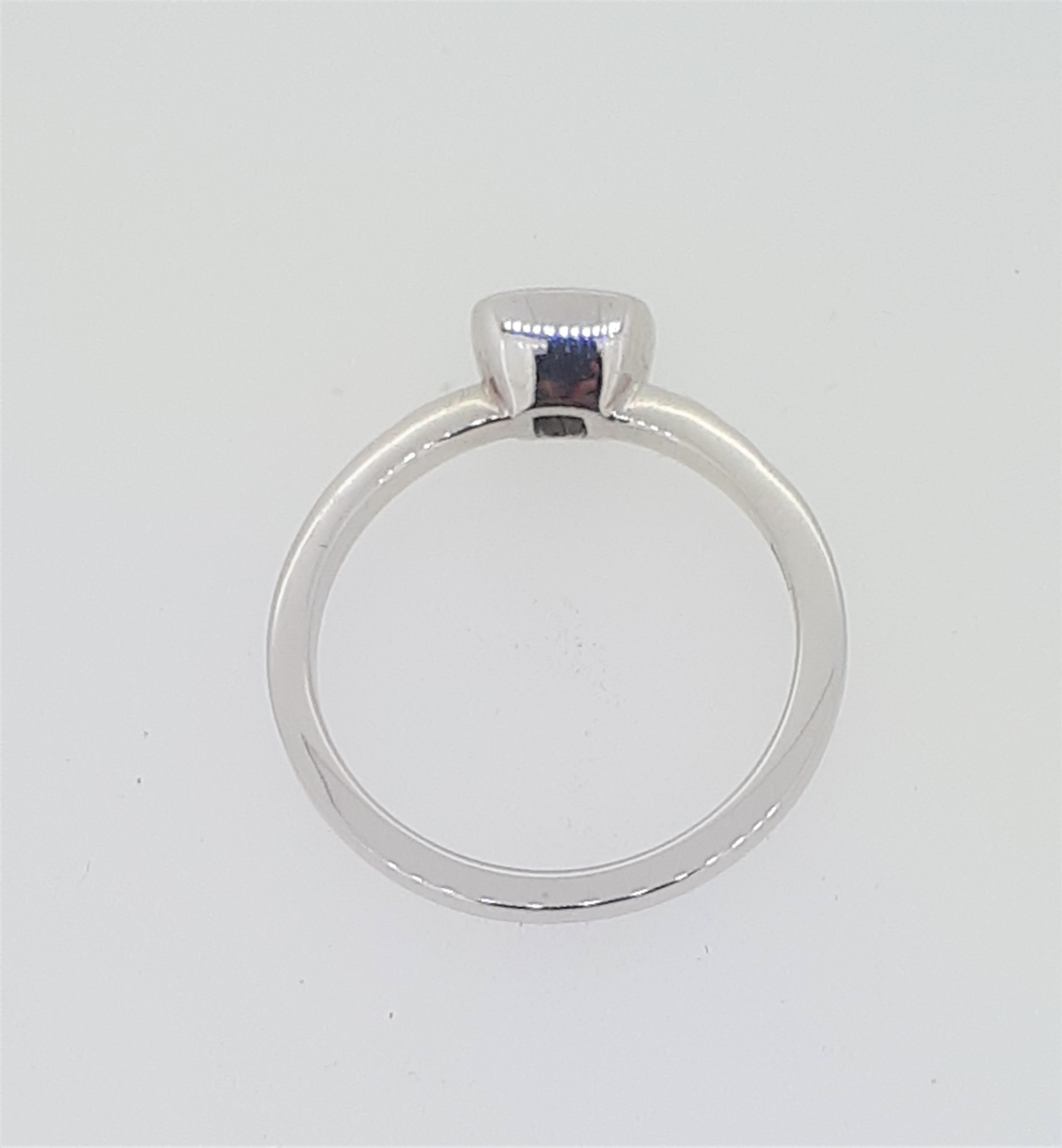 18ct White Gold (750) 0.5ct Cushion Cut Diamond Ring with Diamond Shoulders - Image 6 of 7