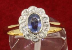 18ct 750 Yellow Gold Oval Sapphire and Diamond Cluster Ring