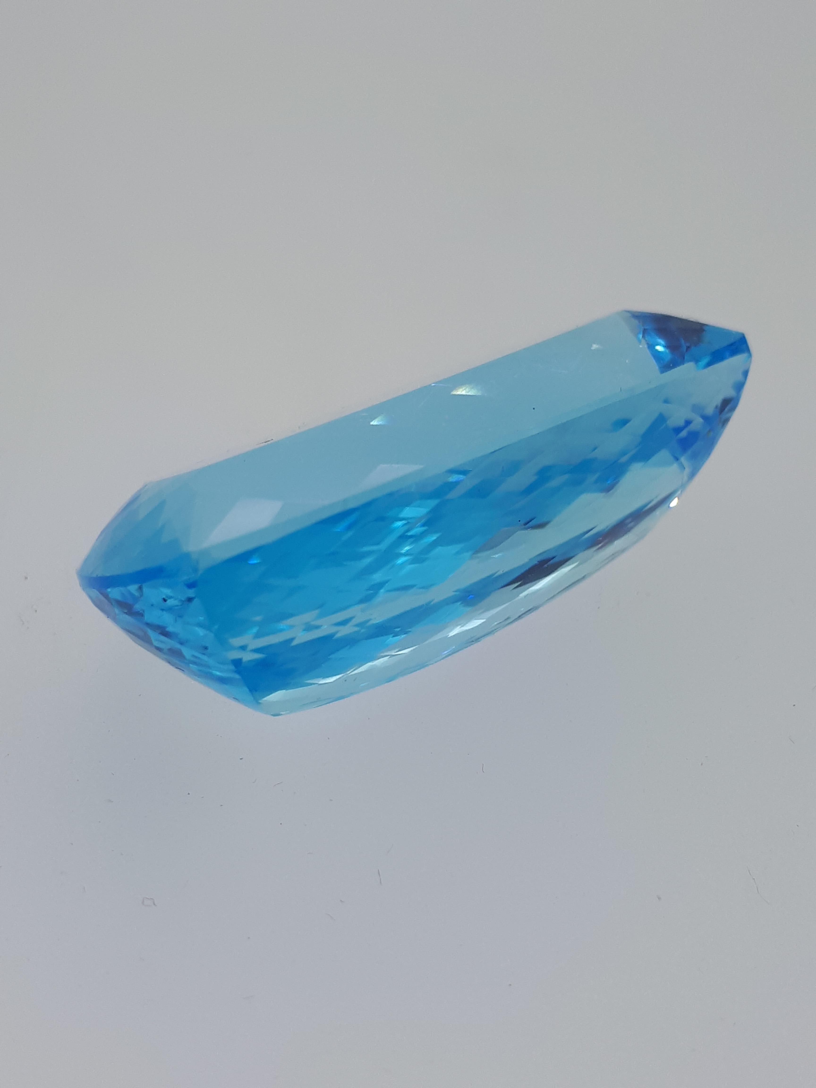 95 ct Loose Blue Topaz Gemstone - Image 7 of 11