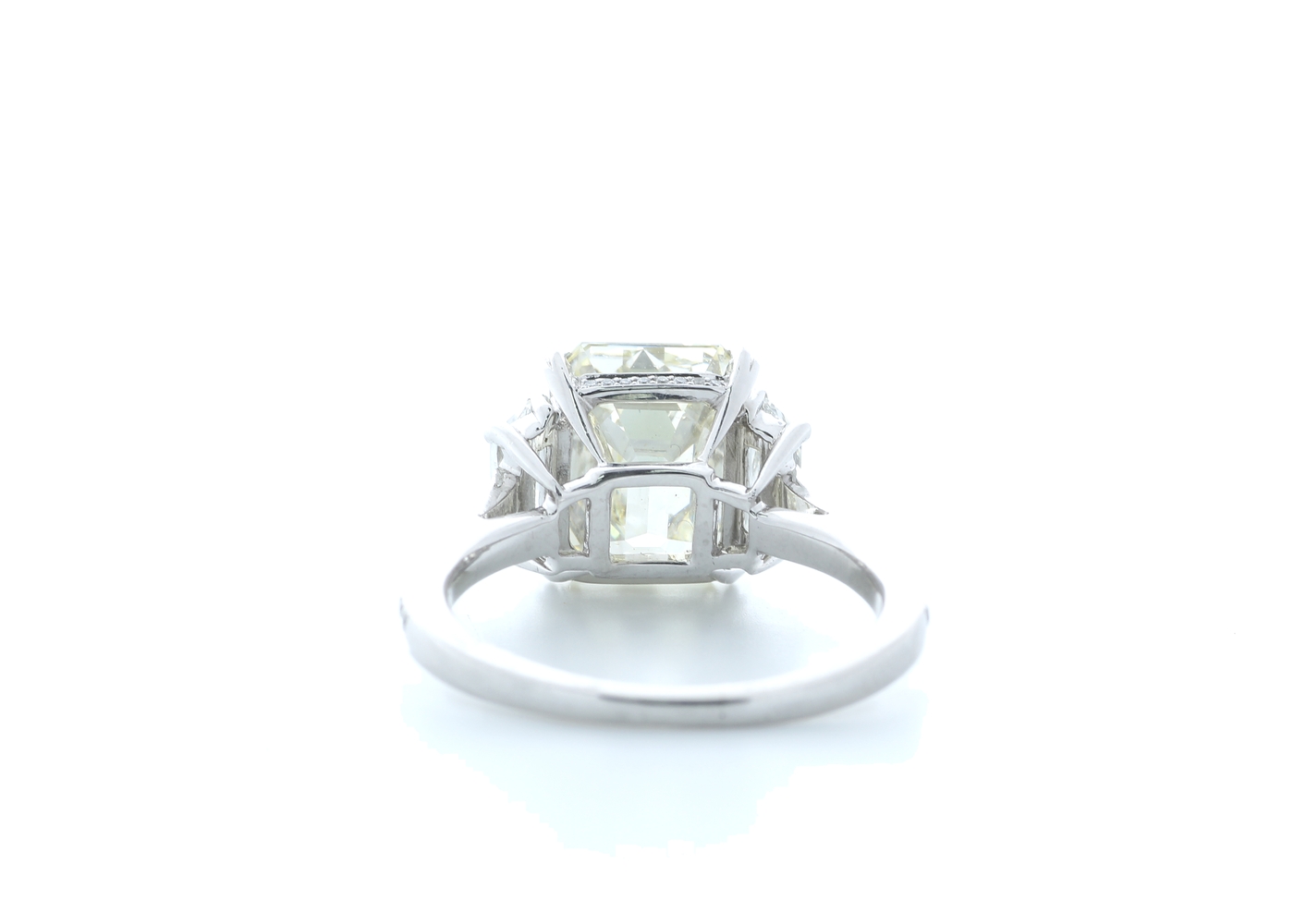 18ct White Gold Emerald Cut Diamond Ring 5.31 Carats - Image 3 of 5