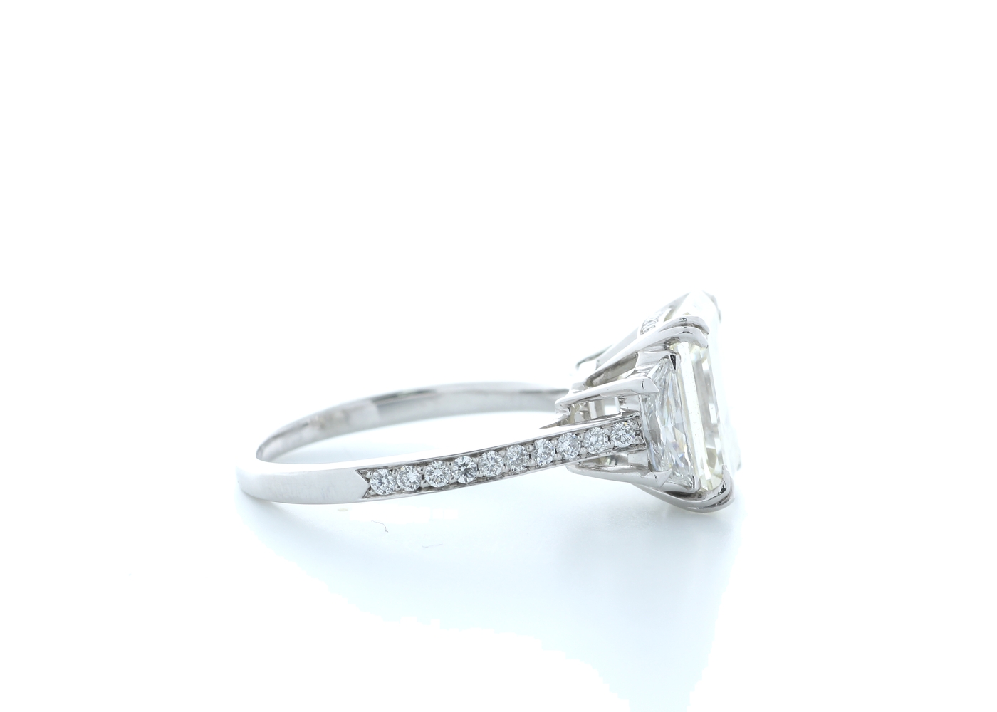 18ct White Gold Emerald Cut Diamond Ring 5.31 Carats - Image 4 of 5