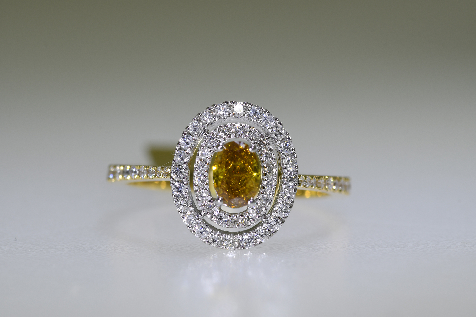 Oval Cognac Diamond Ring - Image 2 of 3