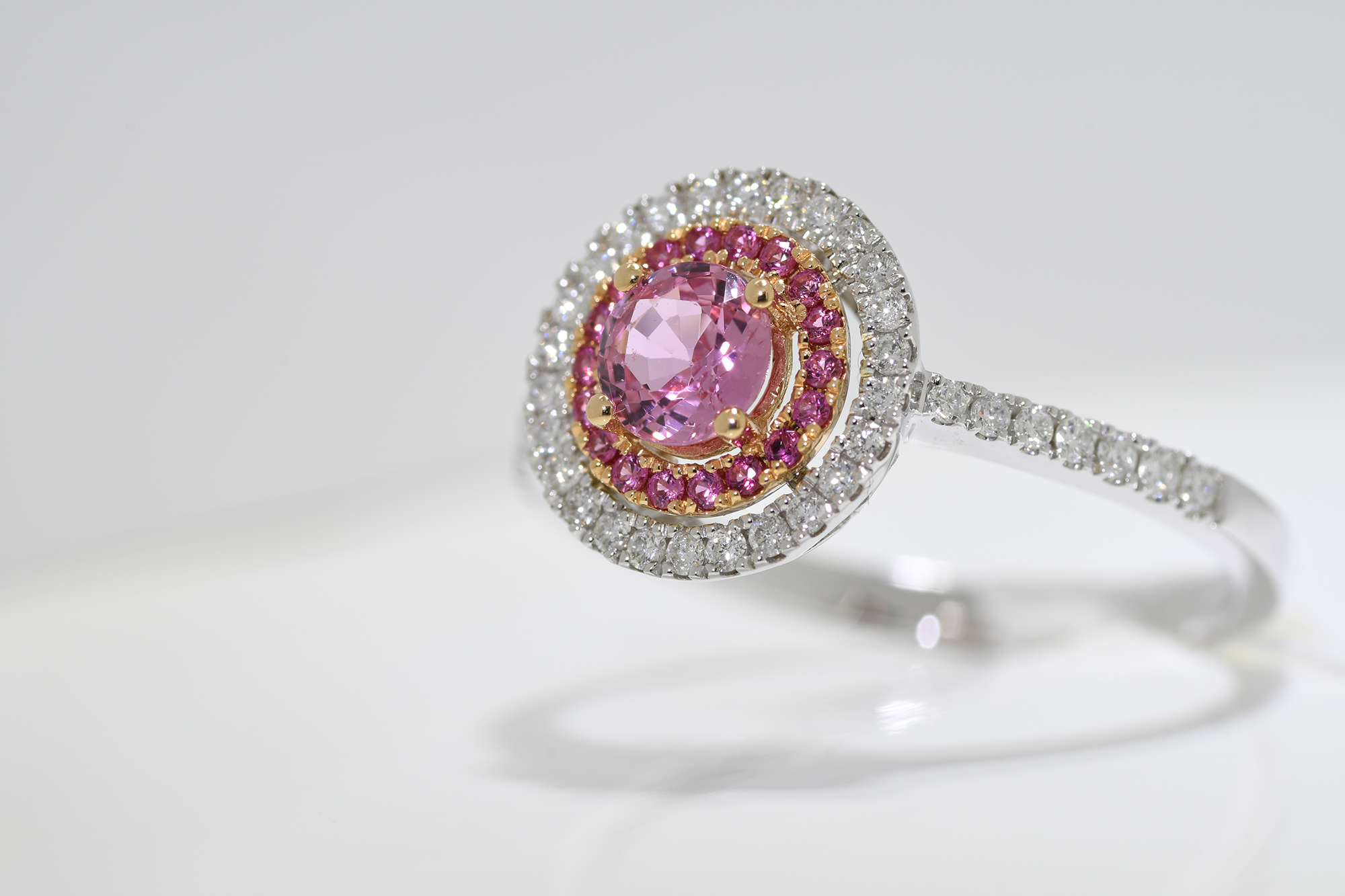 Pink Sapphire & Diamond Ring - Image 3 of 4