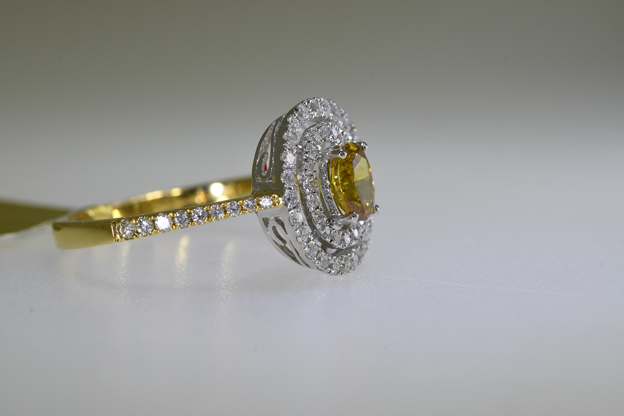 Oval Cognac Diamond Ring - Image 3 of 3