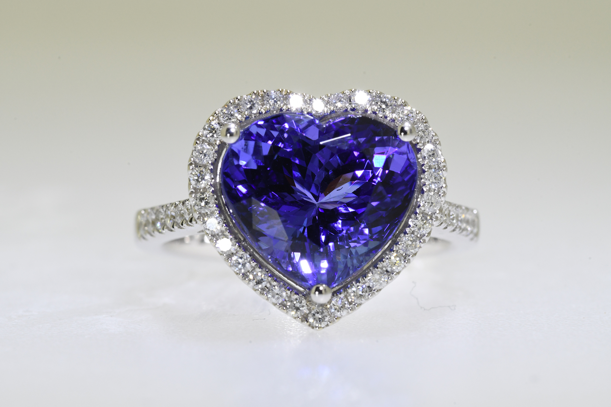 Tanzanite & Diamond Ring