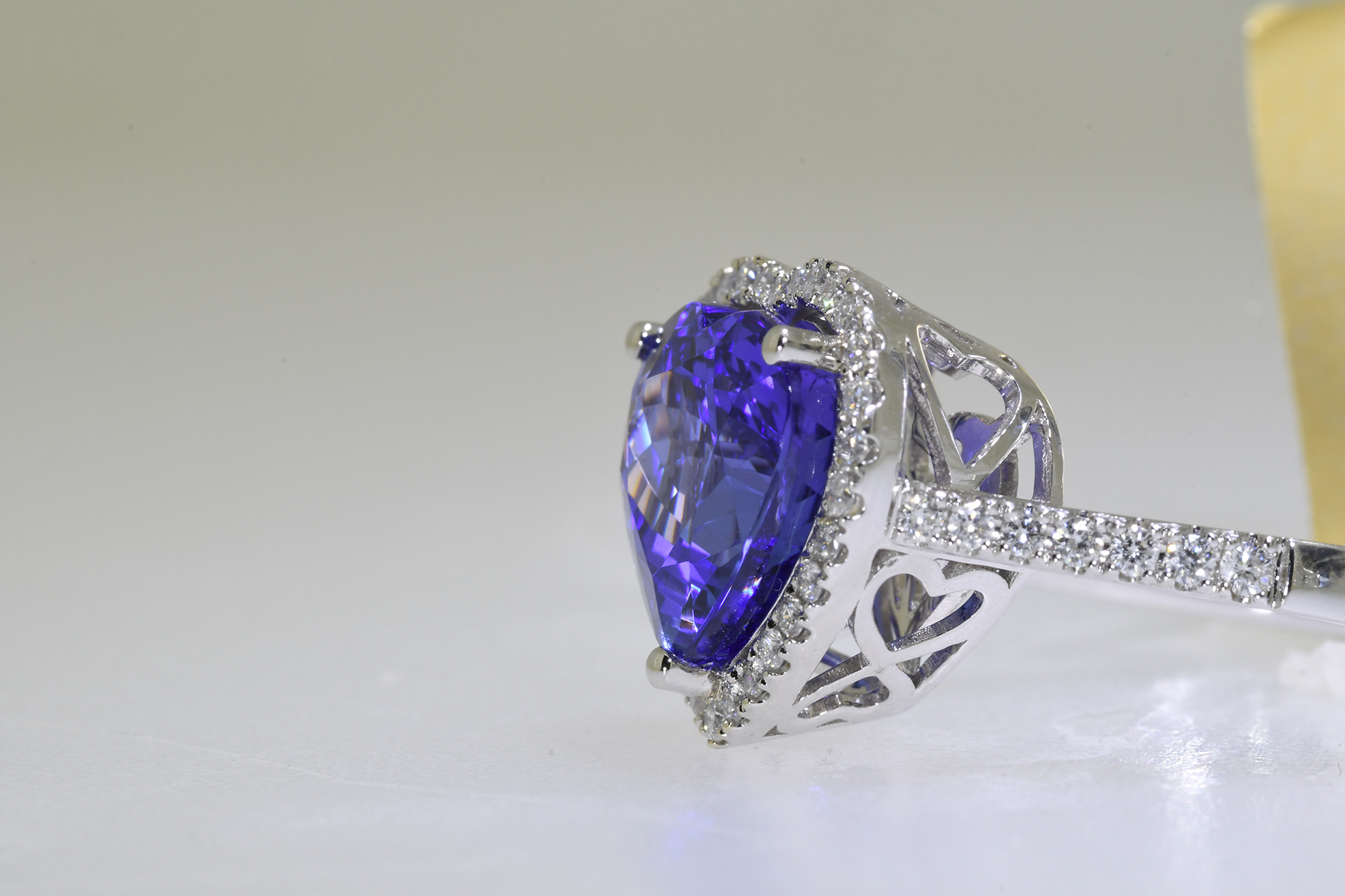 Tanzanite & Diamond Ring - Image 2 of 3