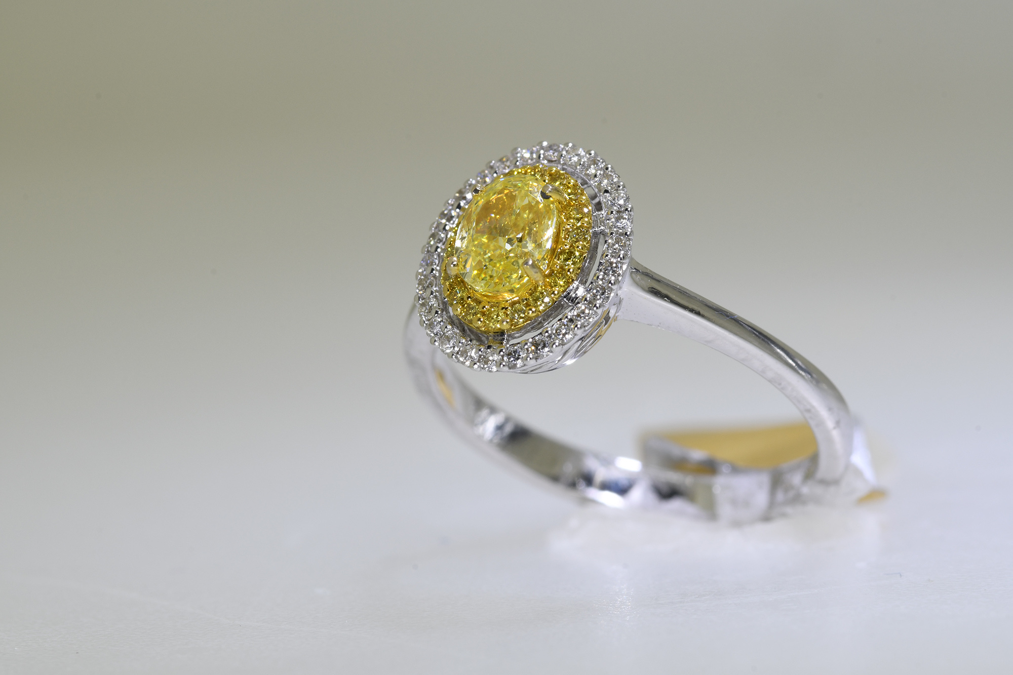 Yellow Diamond Ring - Image 2 of 3