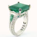 18K White Gold Cluster Ring - 4,75 ct Natural Emerald - 0,60 ct Diamond