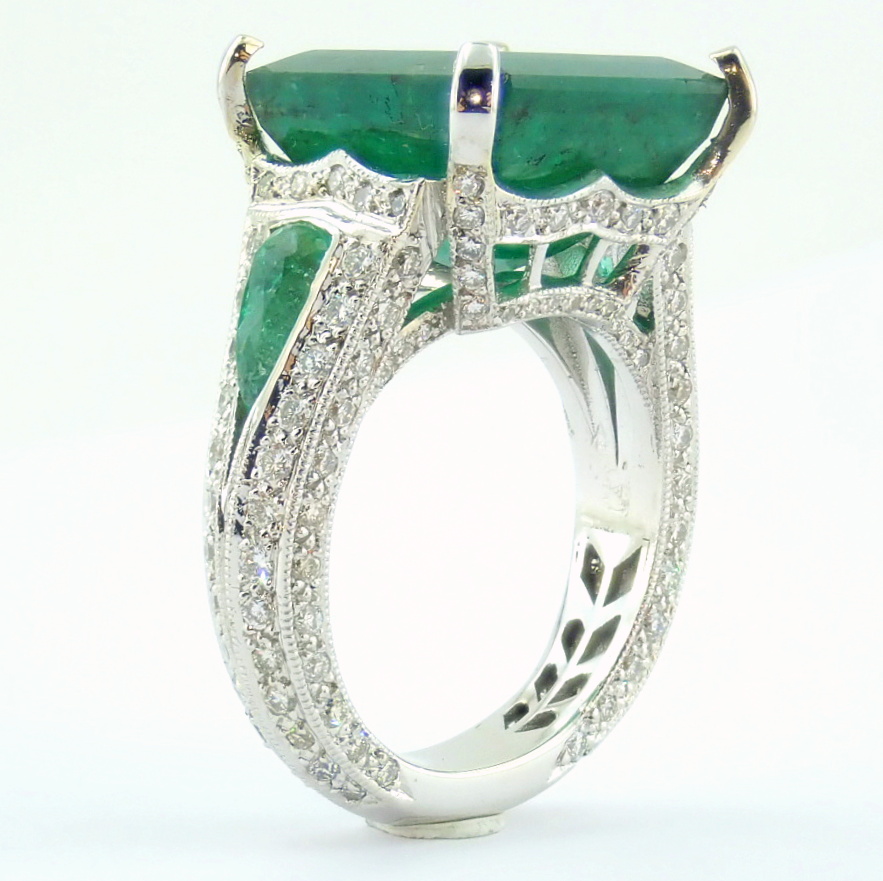 18K White Gold Cluster Ring - 4,75 ct Natural Emerald - 0,60 ct Diamond - Image 4 of 11