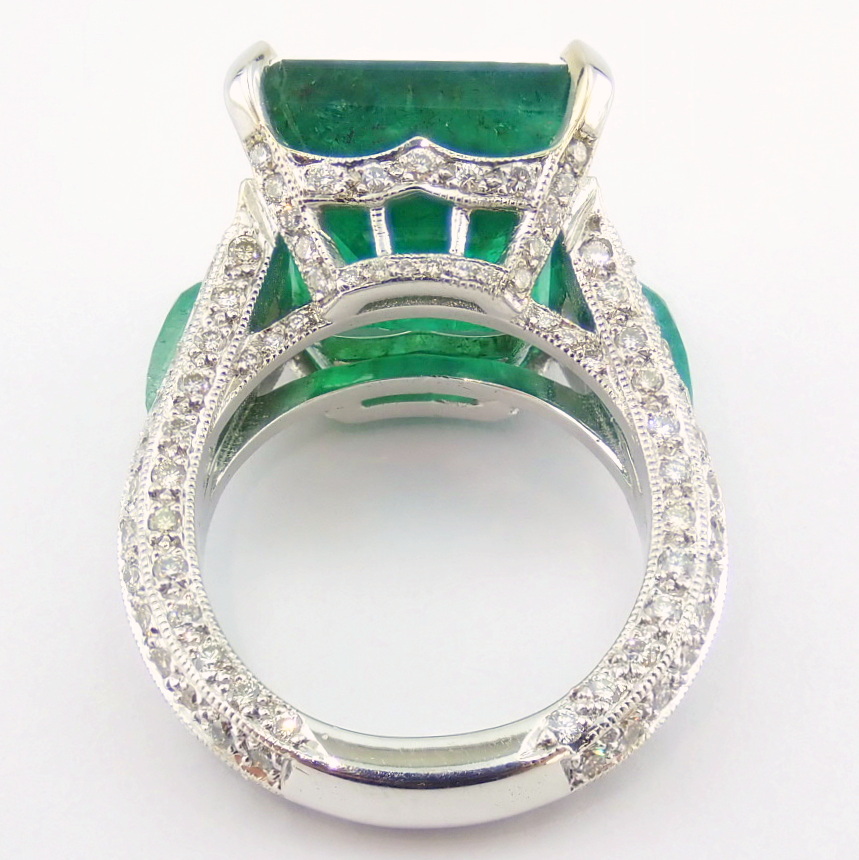 18K White Gold Cluster Ring - 4,75 ct Natural Emerald - 0,60 ct Diamond - Image 7 of 11