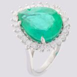 14K White Gold Cluster Ring - 4,75 ct Natural Emerald - 0,60 ct Diamond