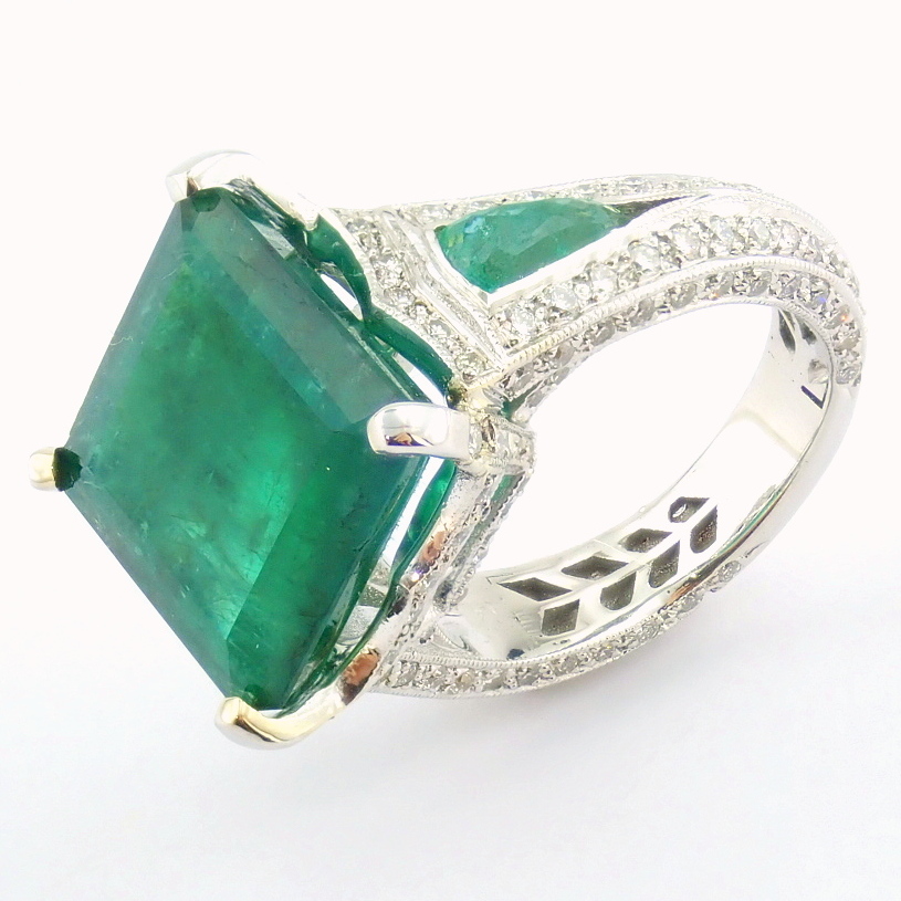18K White Gold Cluster Ring - 4,75 ct Natural Emerald - 0,60 ct Diamond - Image 10 of 11