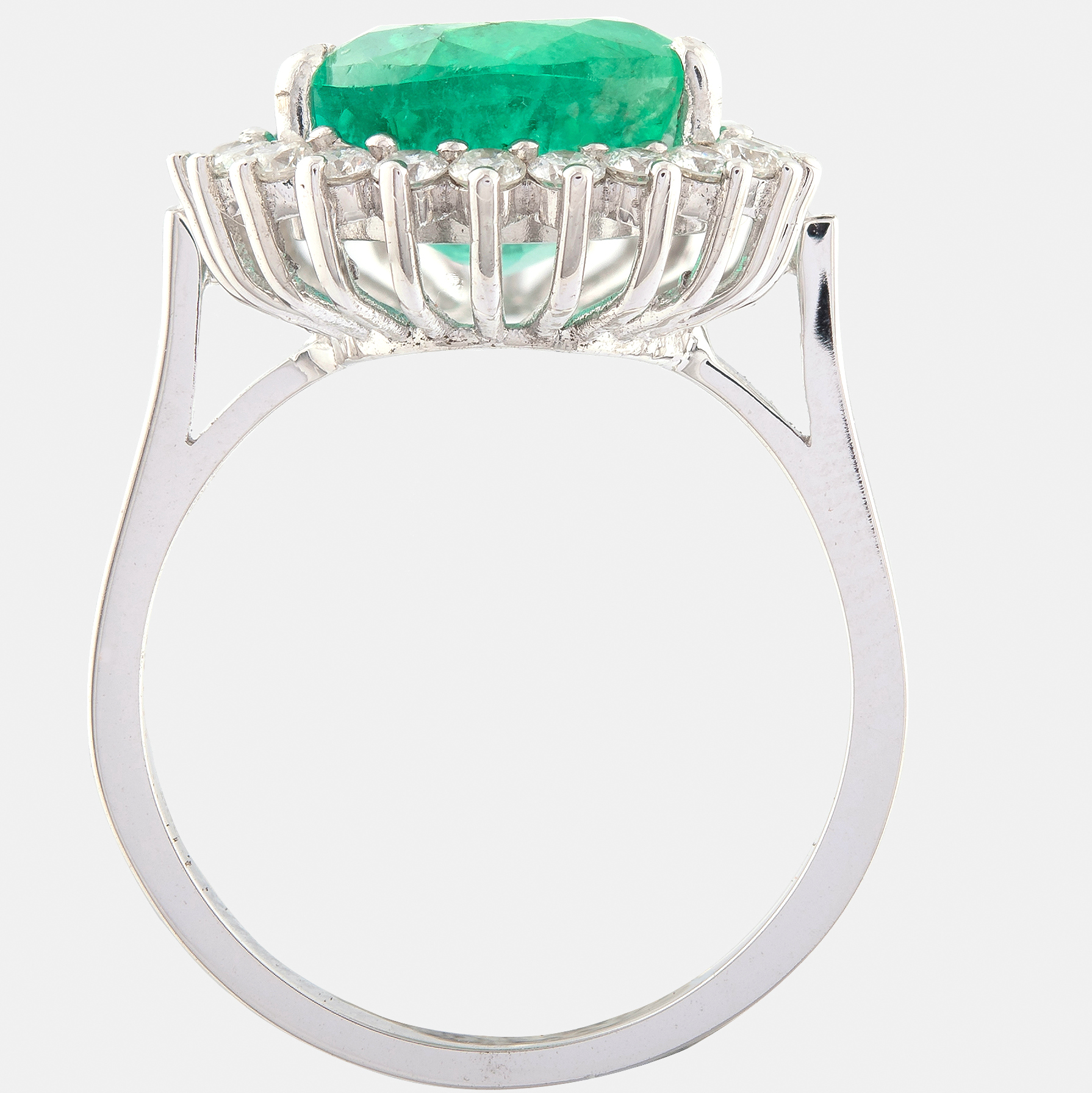 14K White Gold Cluster Ring - 4,75 ct Natural Emerald - 0,60 ct Diamond - Image 4 of 4