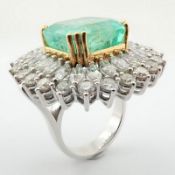 18K Large Emerald and Diamond Cluster Ring (16,58 ct)