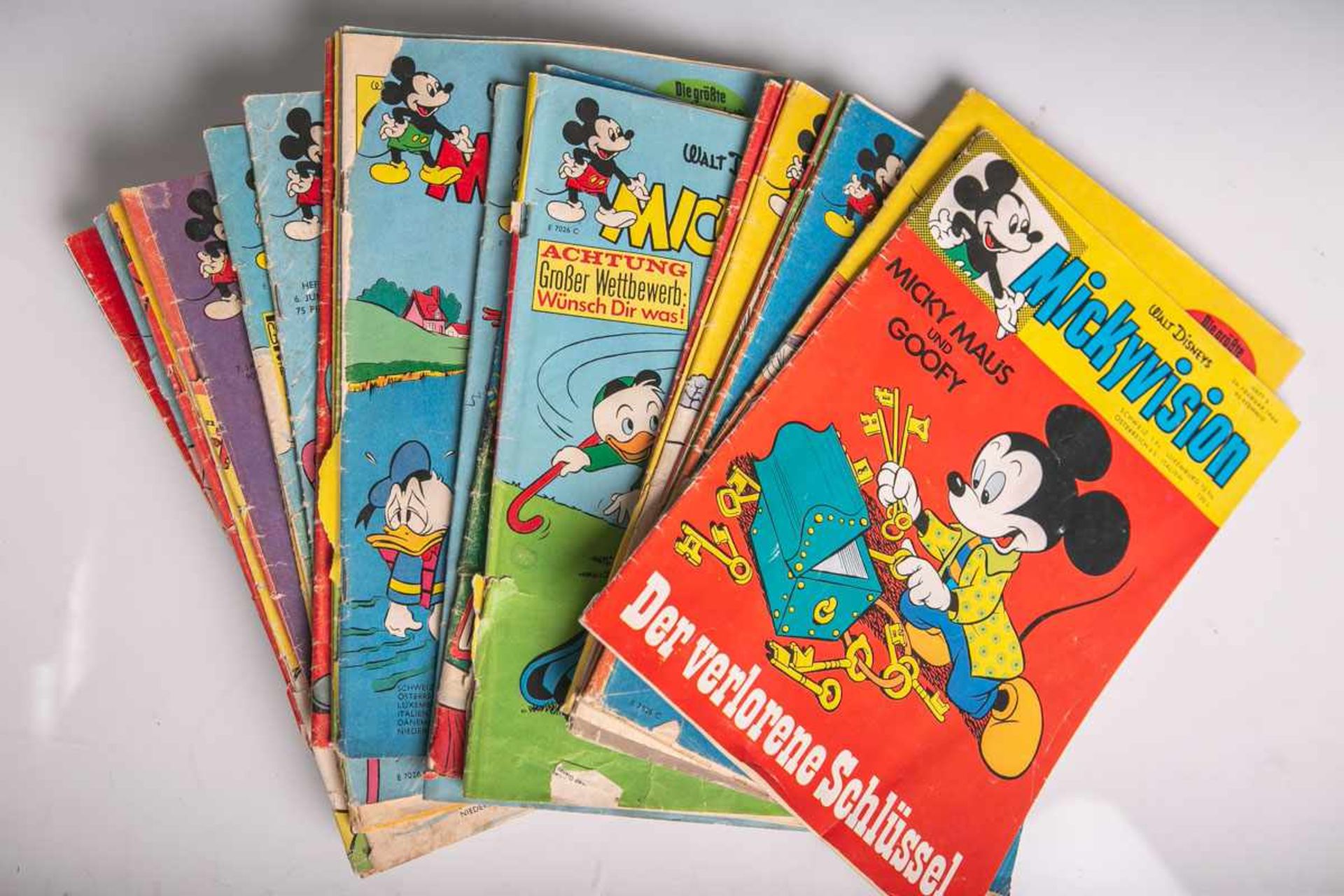 Gr. Konvolut von 31 Comic-Heften "Micky Maus" (Walt Disney, 1960er Jahre), u.a.