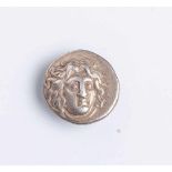 Silbermünze "Didrachme" (Caria, Rhodos, 400-333 v. Chr.), Helioskopf, Rs.: Rose m. "A" u.<