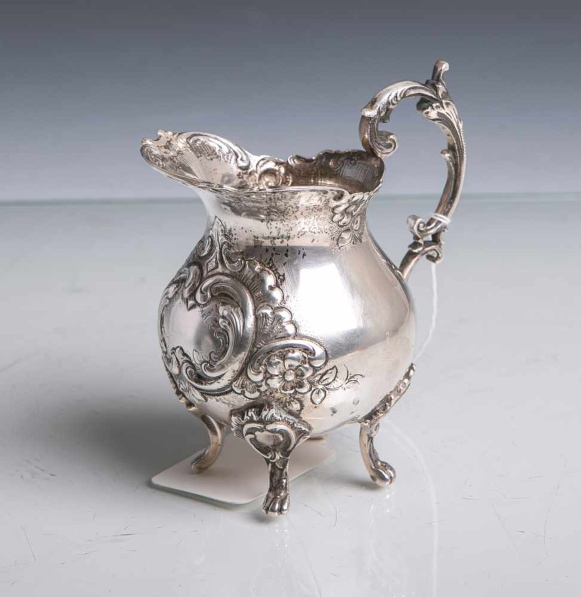 Sahnegießer 800 Silber (wohl 20. Jahrhundert), im barocken Stil, m. Muschel- u.<