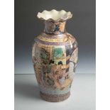 Satsuma-Vase (Japan, wohl 20. Jahrhundert), Porzellan, handbemalt, balusterförmiger<