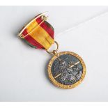 Medaille (Spanien, 1936), bez. "Arriba Espana", Legion Condor, am Band, Dm. (ohne Band)