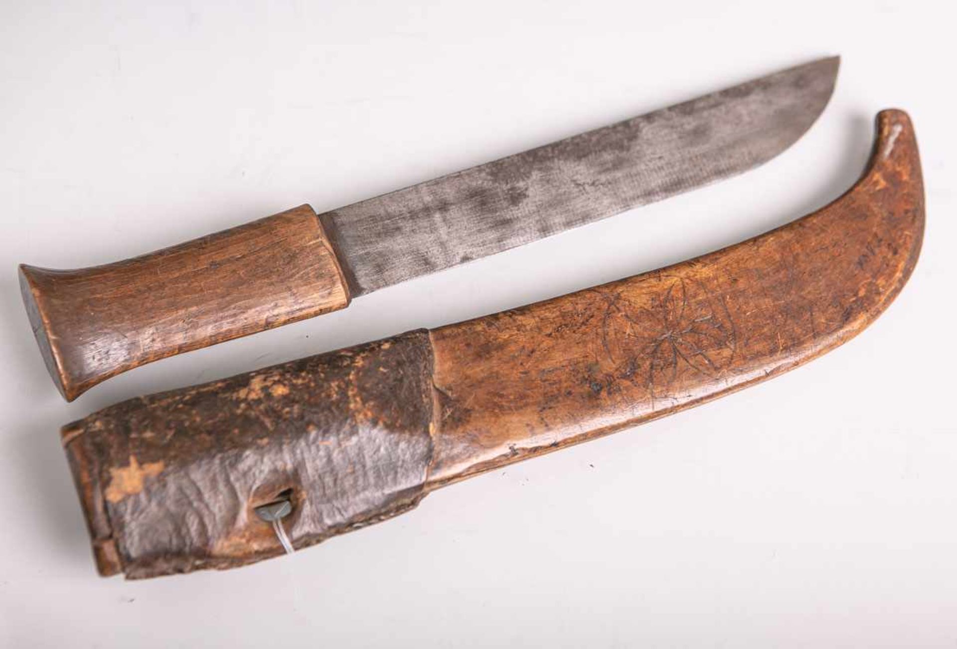 Antikes Eskimo-Messer (vor 1900, Grönland), gerade Klinge, Griff u. Scheide aus Holz,<