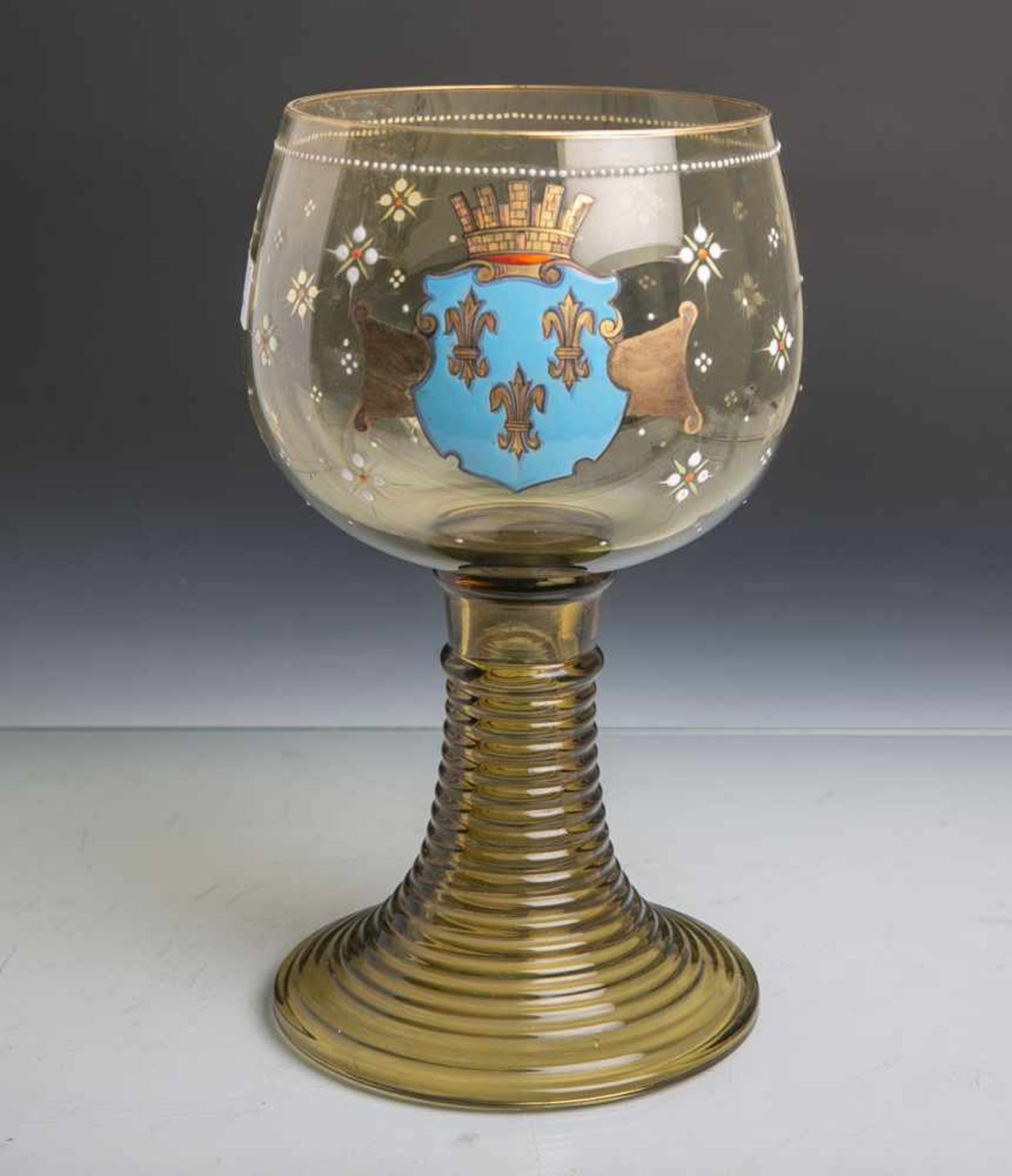 Gr. Zierrömerglas (wohl 19. Jahrhundert), honigfarbenes Glas m. feiner Emailbemalung, in<