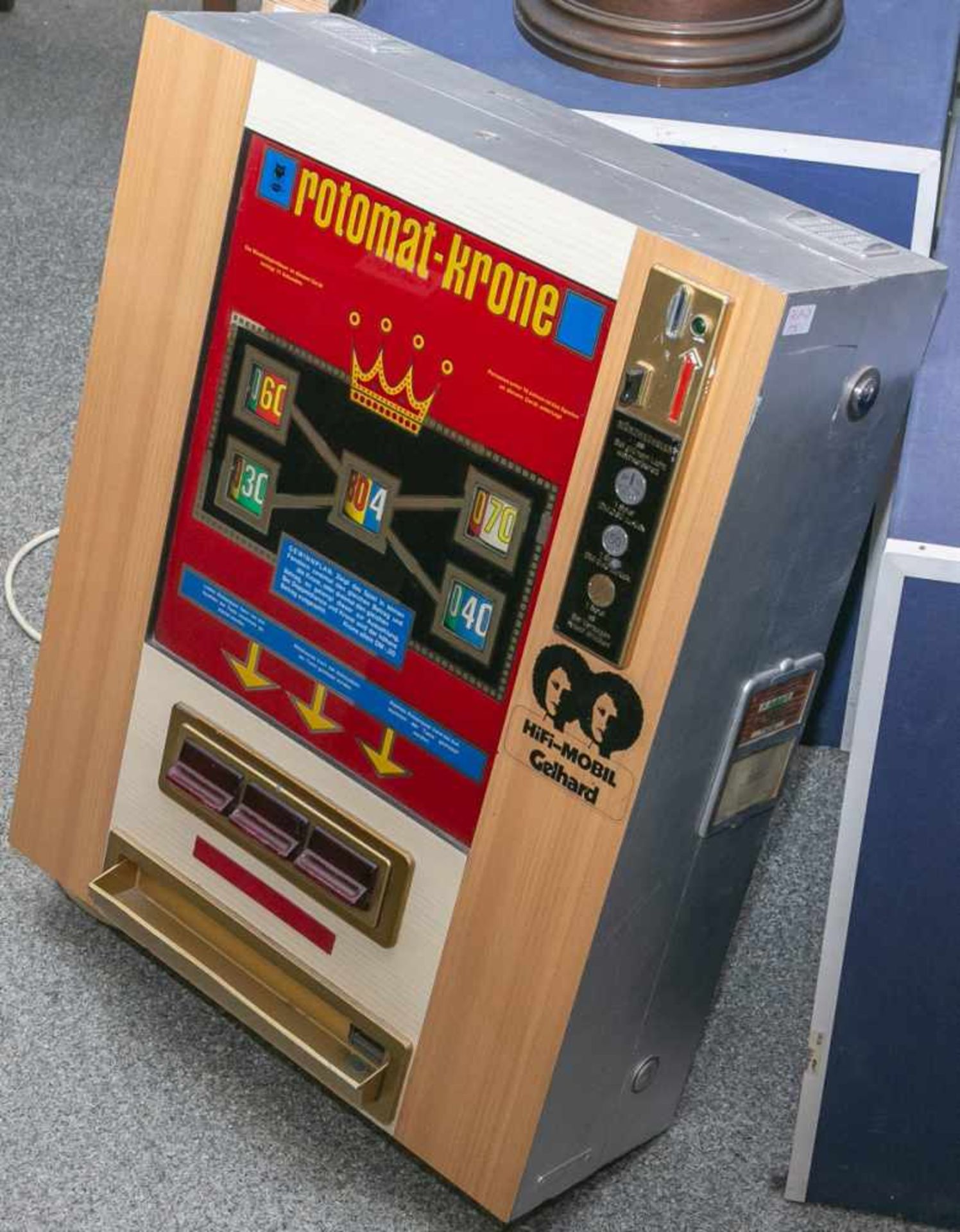 Geldspielautomat (Rotamat Krone, 1970). Altersbed. Gebrauchszustand.
