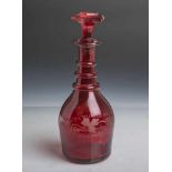 Glasflakon aus der Zeit des Biedermeiers (1. Hälfte 19. Jahrhundert), klares Glas m. rotem<