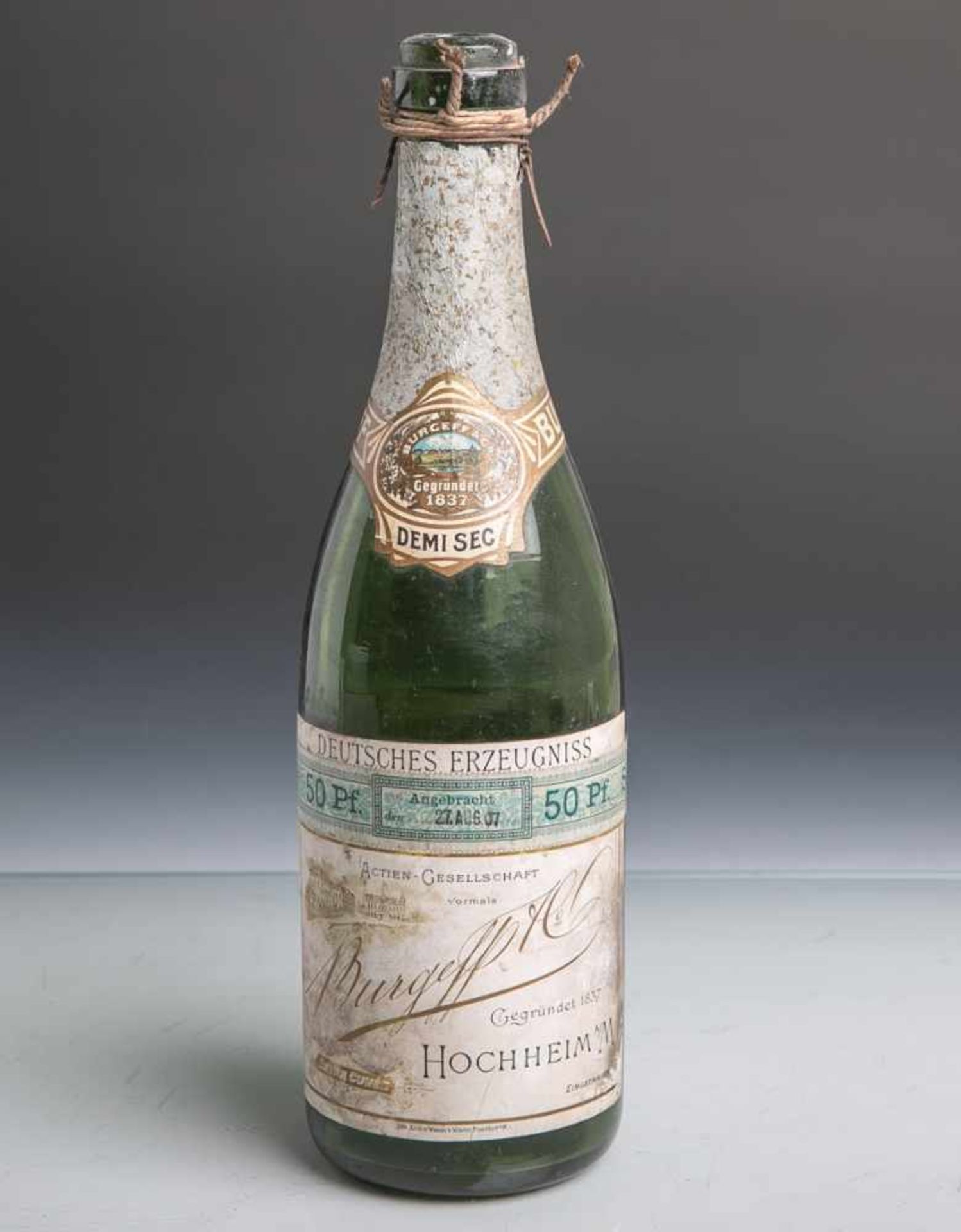 Historische Weinflasche (Anfang 20. Jahrhundert), grünes Glas, orig. Etikett "Burgeff u.<