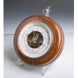 Historisches Barometer (wohl 1930er Jahre), Wetterstation, Holzgehäuse, Herst.: L. Ph.<