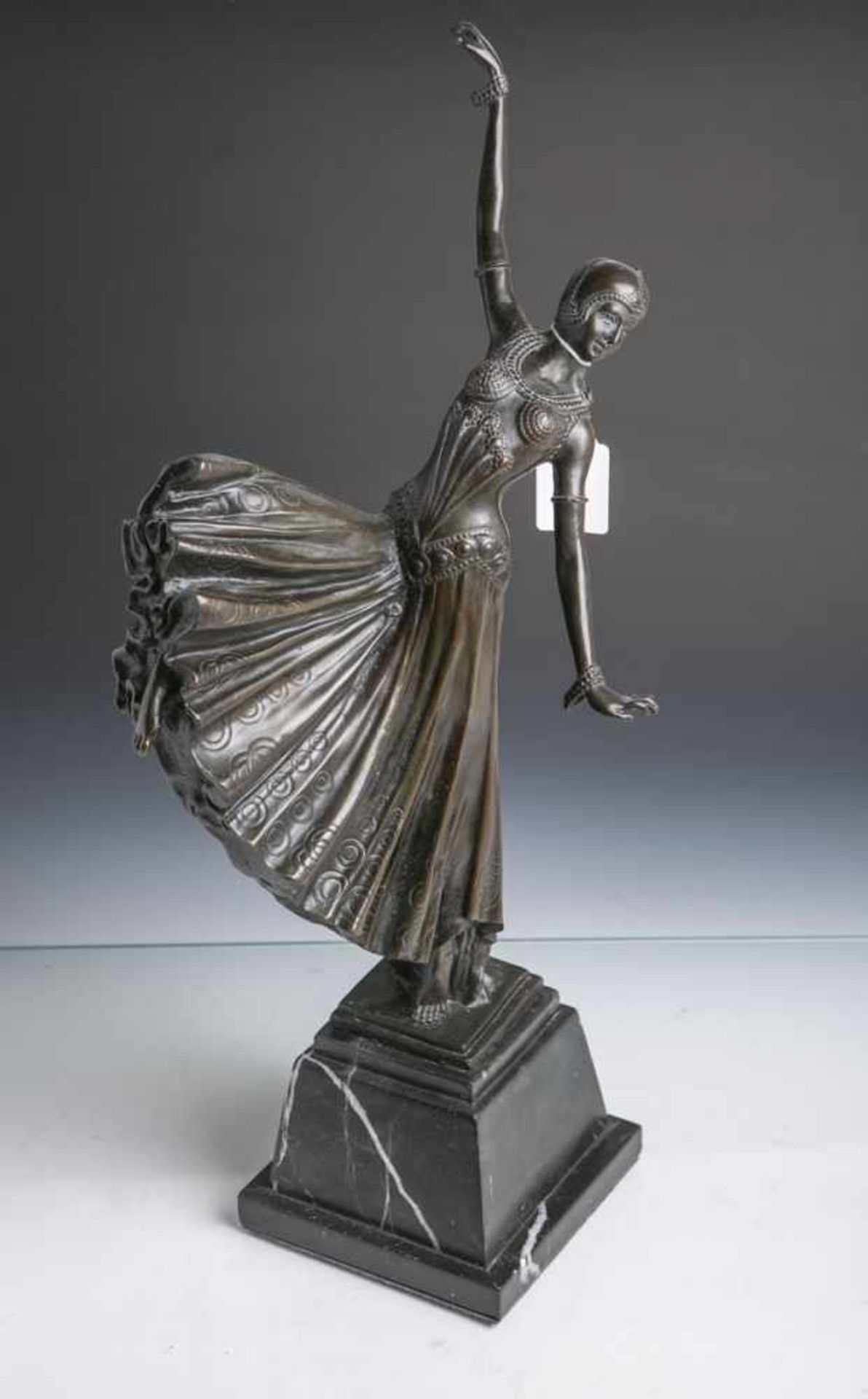 "Danseuse" (nach einem Entwurf von Demetre Chiparus), Bronze, patiniert, auf