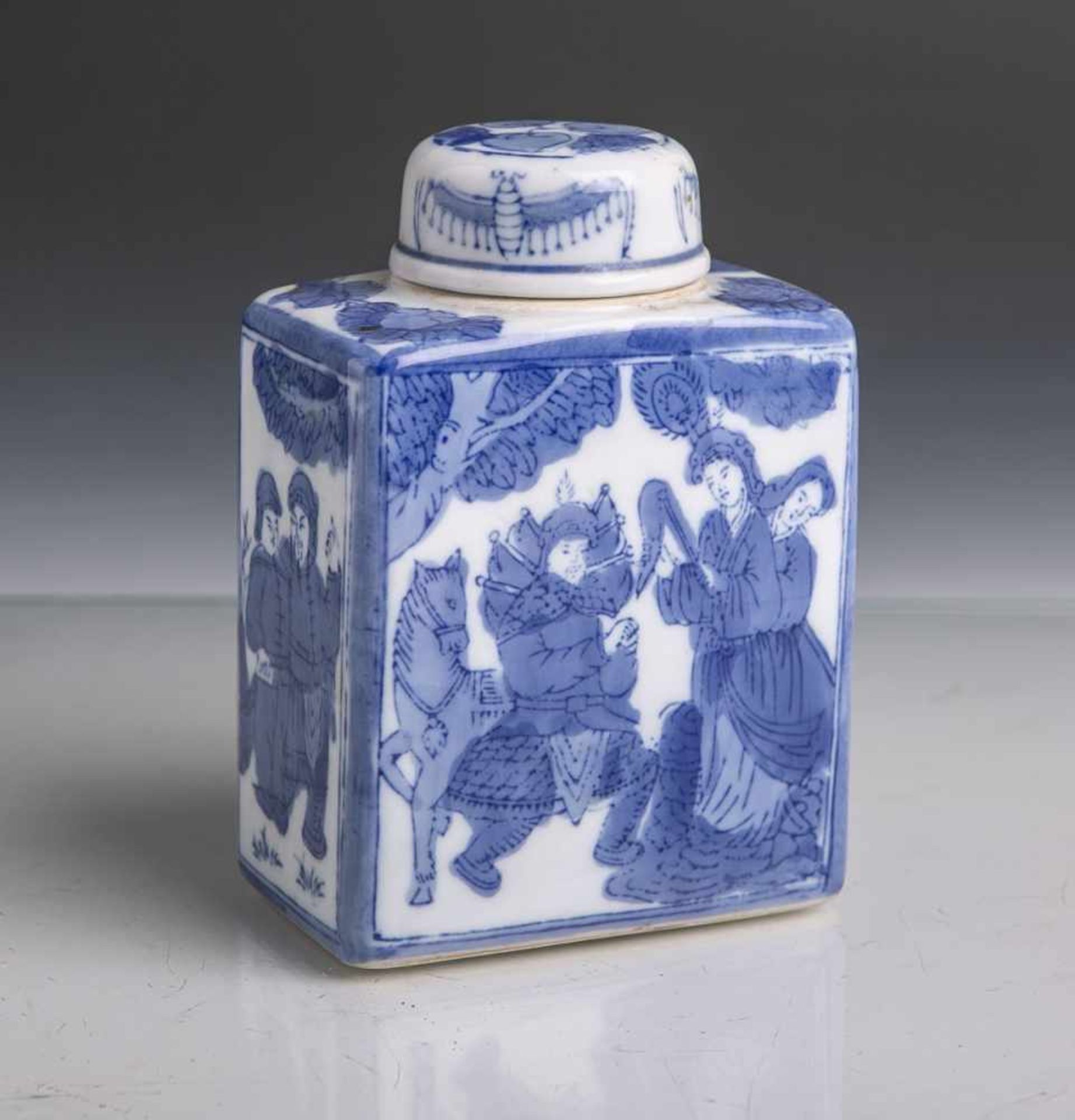Chinesische Teedose aus Porzellan (Alter unbekannt), mit blauer figürlicher Malerei, H.<