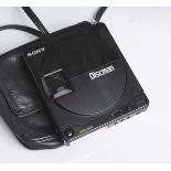 CD-Player "Sony D-90", Discman, MegaBass, Nr. 217913. m. Tragetasche.