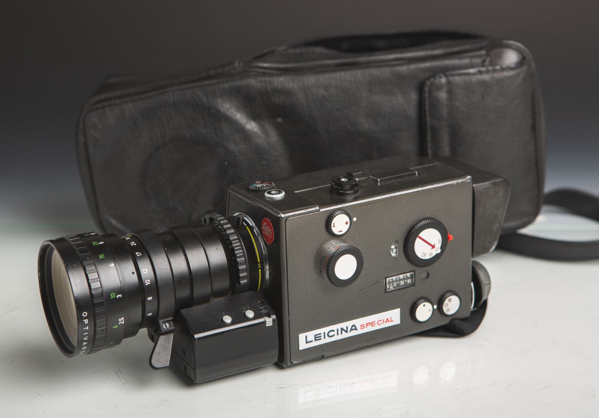 Filmkamera "Leicina Spezial" von Leitz (1977), vollelektronische Super 8-Filmkamera,