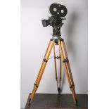Filmkamera "Arriflex" von Arri (Bj. 1930er Jahre, hier: Nachkriegsproduktion 1950/60er