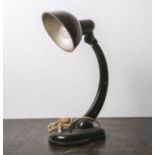 Tischlampe (20. Jahrhundert), 1-flammig, braunes Bakelit, Arm u. Schirm verstellbar, H.