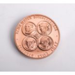 Konvolut von 2 Medaillen, bestehend aus: 1x "Robert Schuman" 900 Silber (1971,