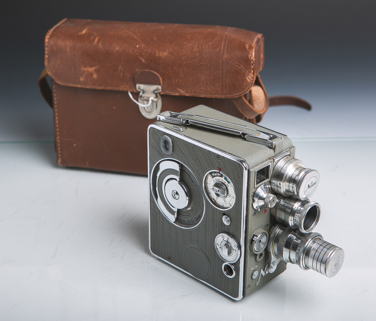 Filmkamera "Nizo-Heliomatic 8S-2R" von Braun AG (Eschborn, 1951), Objektivwechsel durch