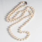 Zuchtperlenkette, Schließe Weißgold 585, Perlenschnur aus crèmweißen, unregelmäßig