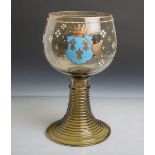Gr. Zierrömerglas (wohl 19. Jahrhundert), honigfarbenes Glas m. feiner Emailbemalung, in