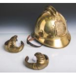 Feuerwehrhelm (Frankreich, um 1900), Paradenhelm m. seltenen Messingschuppenepauletten in