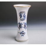 Vase (Meissen, blaue Schwertermarke), Dekor "Blauer Drache" m. Goldstaffage, Modellnr.