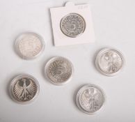 Konvolut von 5 DM-Münzen "Silberadler" (BRD), 6 Stück, davon: 1x 1951 F, 1x 1959 G, 1x