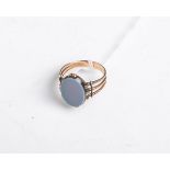 Damenring 585 Rosegold, besetzt m. 1 ungravierten ovalen Lagenachat (ca. 16 x 12 mm),