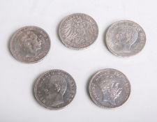 Fünf verschiedene Münzen, bestehend aus: 1x 5 Mark, Deutsches Reich (1893), Albert König